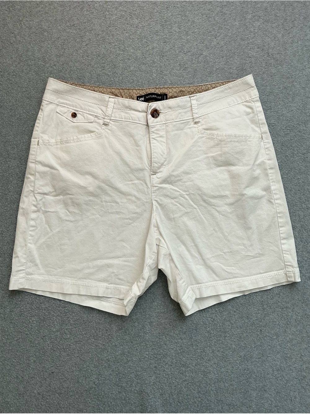 Lee Natural Fit White Stretch Chino Shorts Women’s Size 8 Classic Casual Golf